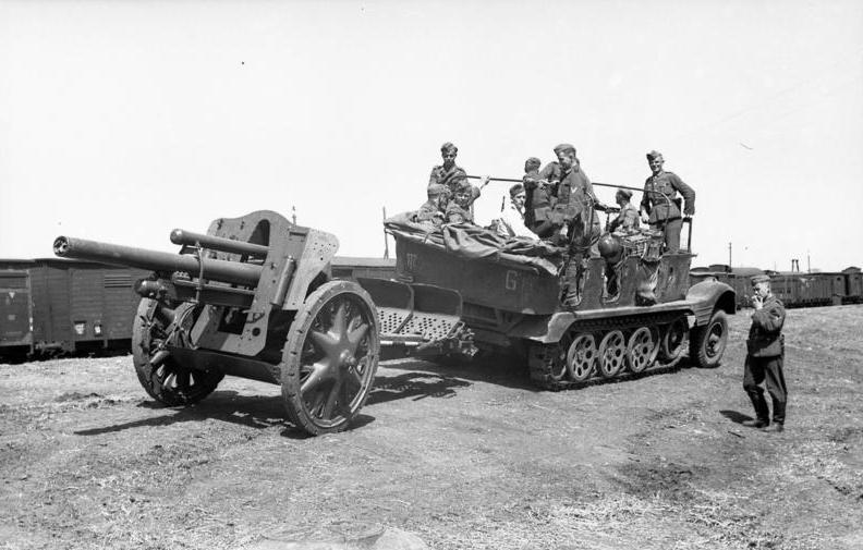 Archivo:Bundesarchiv Bild 101I-290-1116-08, Russland, Halbkettenfahrzeug mit Gechütz.jpg