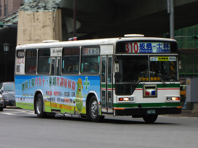 File:Taipei Bus 042-AC 20110320.jpg