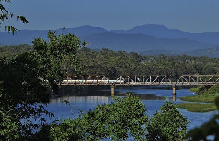 File:Macleay River Railway Bridge Kempsey NSW.jpg