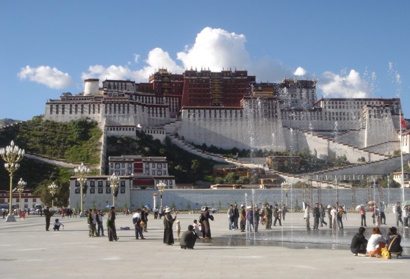 File:Potala from W.jpg