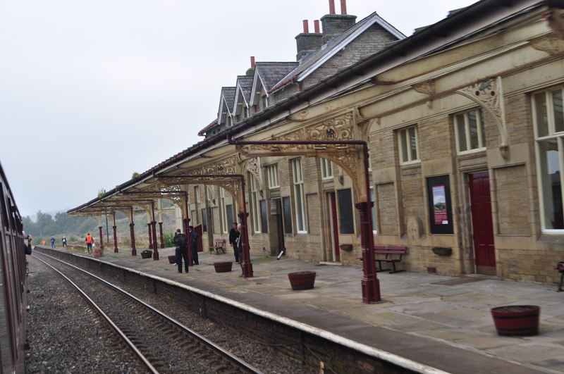 File:Hellifield Railway Station - geograph.org.uk - 2108911.jpg