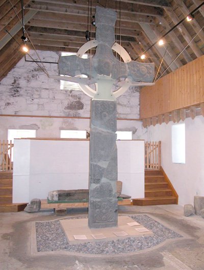 Файл:Iona Abbey Celtic Cross.jpg