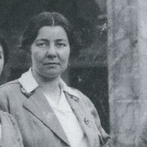 Ruth Nicholson at Royaumont military hospital in 1915 (cropped)