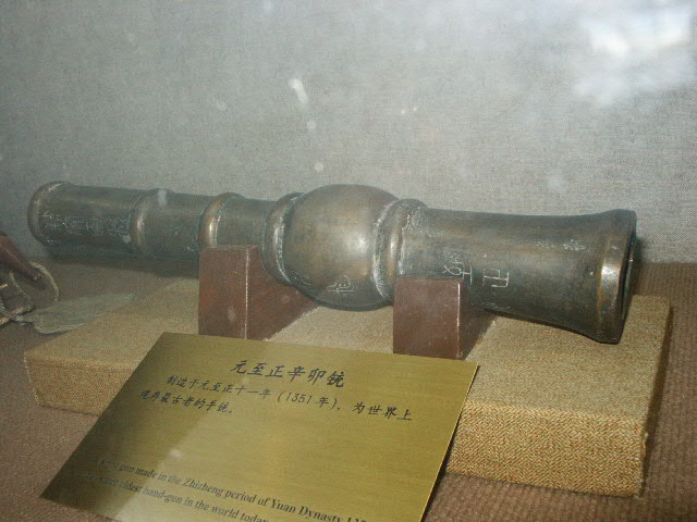 File:Yuan Bronze Gun (9870945906).jpg