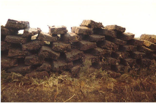 File:Drying the peats - geograph.org.uk - 268105.jpg