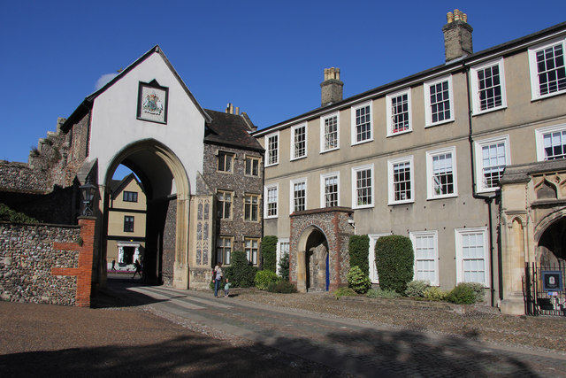 File:Erpingham Gate, Norwich, UK.jpg