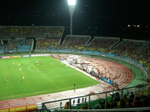 Archivo:Estadio José Antonio Anzoátegui interior 2.JPG