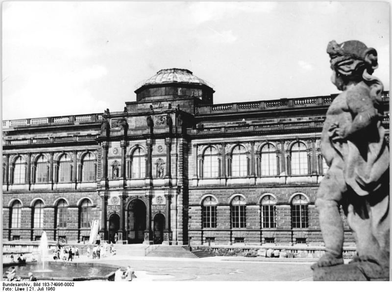 Файл:Bundesarchiv Bild 183-74996-0002, Dresden, Zwinger, Gemäldegalerie.jpg