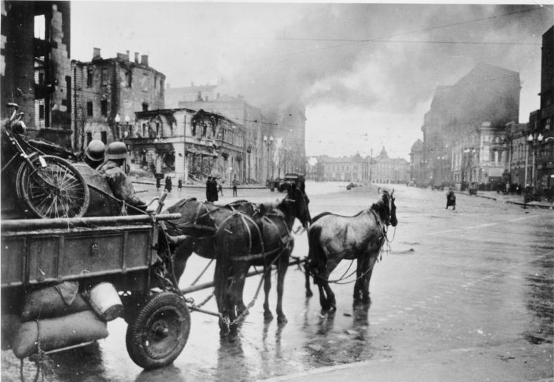 Файл:Bundesarchiv Bild 183-L20721, Charkow, deutscher Einmarsch.jpg