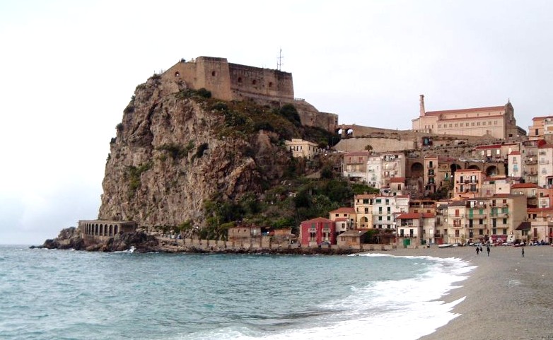 File:Castello scilla.jpg