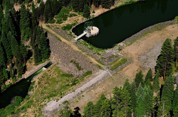 File:Crane Prairie Dam.jpg