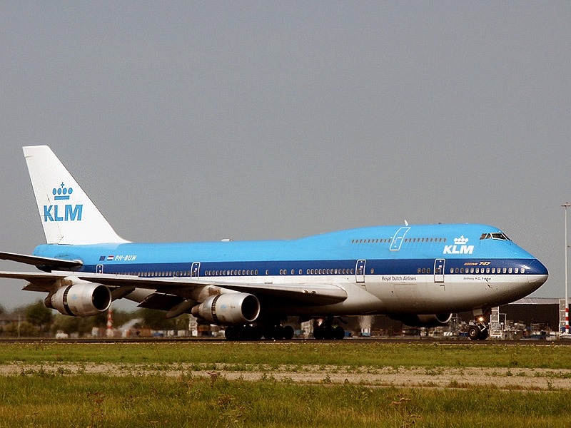 Файл:KLM Boeing 747-200 PH-BUN landing at Schiphol.jpg