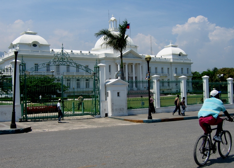 Файл:Palacio presidencial de Haiti.jpg