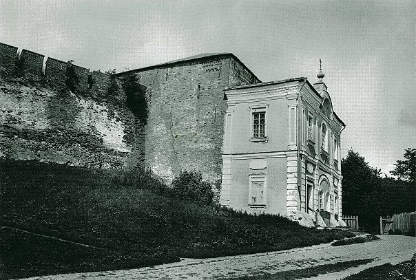 Файл:St. Nicholas Chapel (Vladimir tower).jpg