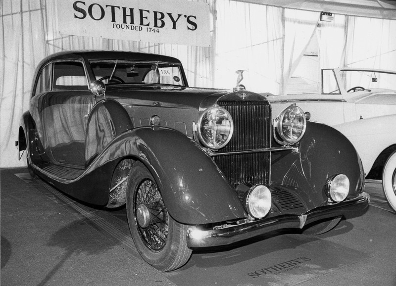 Archivo:Hispano J12 1933 coach Pourtout - Sotheby's 1989.jpg