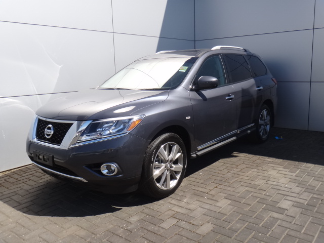 Файл:2013 Nissan Pathfinder Ti (10436921806).jpg