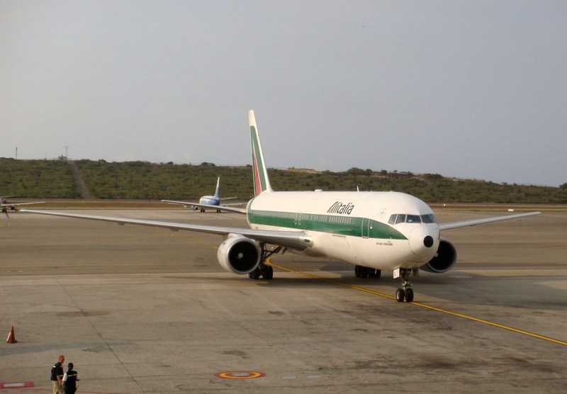 Archivo:AZ-B767-300ER.jpg