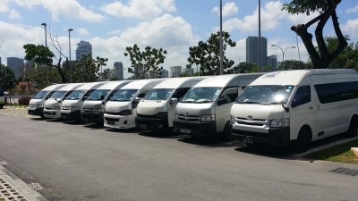 File:Maxi Cab Singapore - Mini bus Charter.jpg