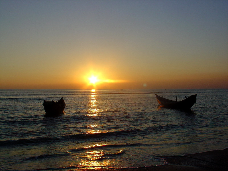 File:Boats in Sunset at the Saint Martin's Island.jpg