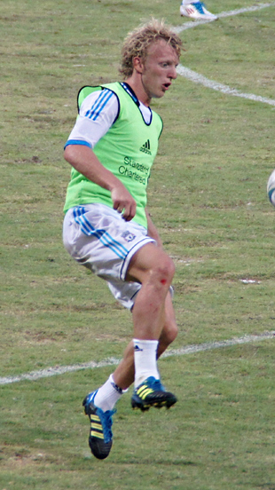 File:Dirk Kuyt 2011 Singapore.jpg