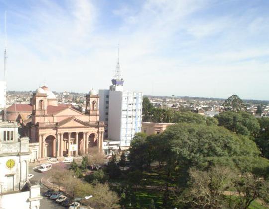 File:Concepcion del Uruguay plaza Ramirez 2.JPG