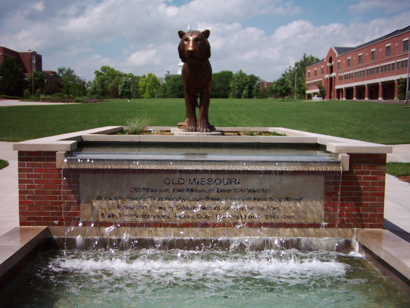 File:Mizzou TigerPlazaFountain.jpg