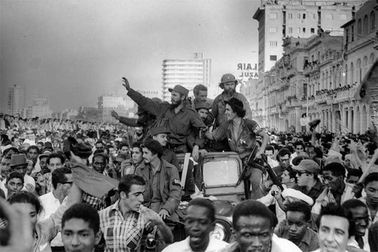 Archivo:Habana entrance Fidel and Huber Matos.jpg