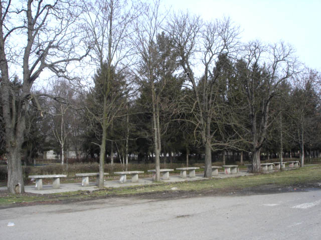 File:Knićanin, village center.jpg