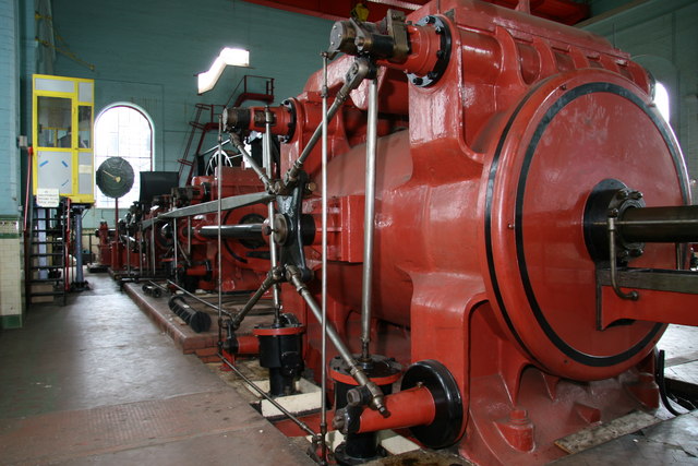 File:Monstrous steam engine, Astley Green, Lancashire.jpg