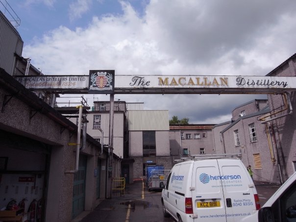 Файл:The Macallan Distillery.jpg