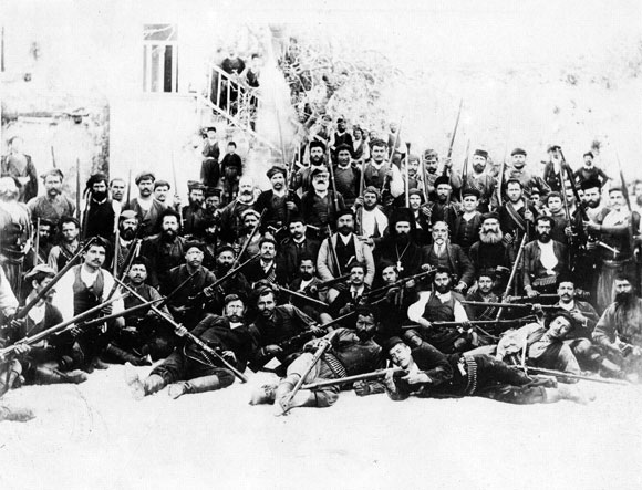 File:Revolutionnaires therissos.jpg