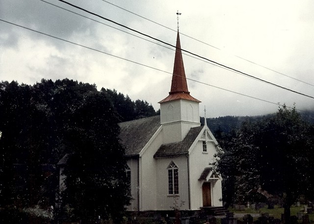 File:Austefjord kirke.jpg