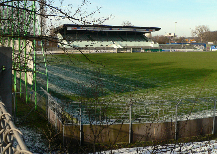 File:Kallweit Stadion.jpg