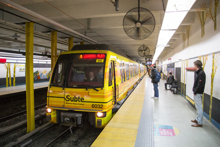 File:CAF 6000 at Dorrego.jpg