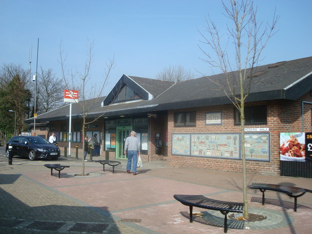 File:Oxted Railway Station - geograph.org.uk - 1214248.jpg