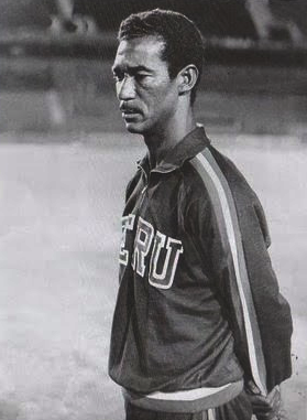 File:Valdir Pereira Peru Coach in 1970.png