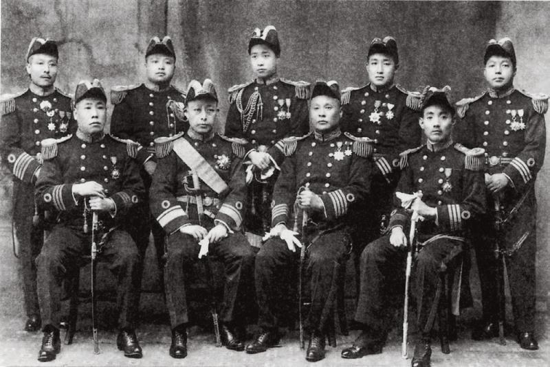 File:Xu Fengzao and ROC Navy officers.jpg