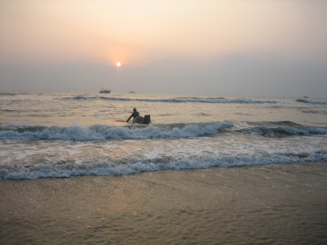 File:A morning scene of sea at the Veerampattinam.jpg