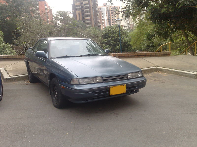 Archivo:Mazda 626 Asahi.jpg