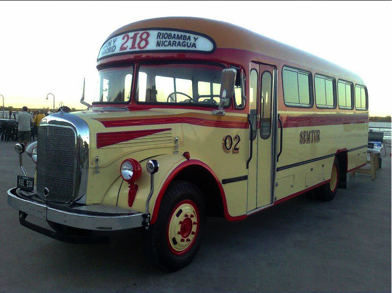 Archivo:Mercedes O 3500-Argentina.jpg