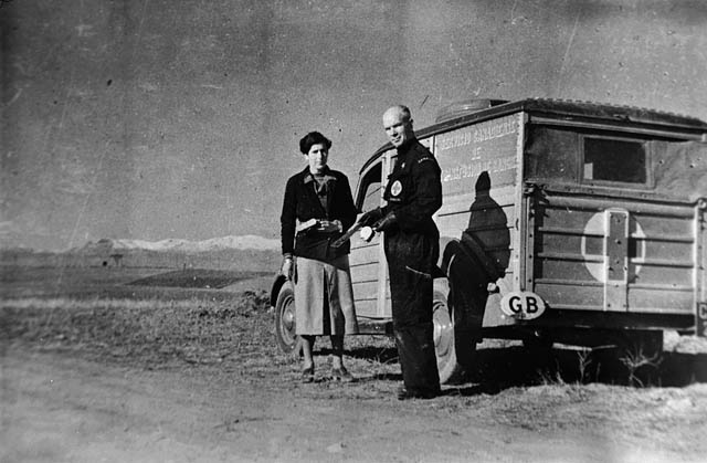 File:Norman Bethune transfusion unit 1936.jpg