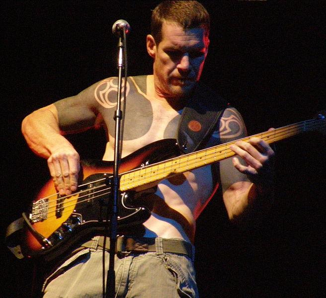 File:Tim Commerford rage.jpg