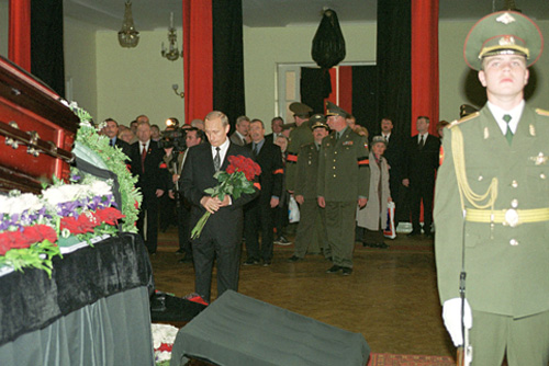 Файл:Vladimir Putin 30 April 2002-2.jpg