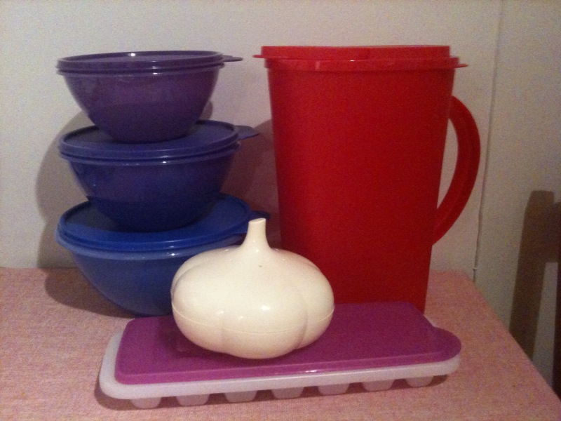 Archivo:Tupperware plastic containers.jpeg