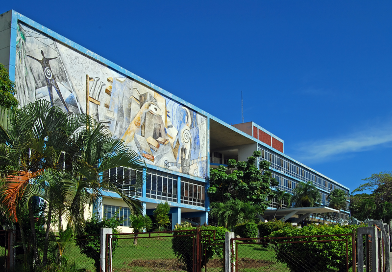 Archivo:Edificio Rectorado Universidad de Oriente.jpg