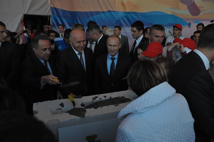 Файл:Vladimir Putin in Samara Oblast, 2014 16.jpg