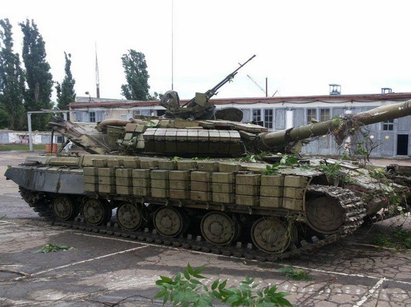 Archivo:T64BV n5 captured in Artemivsk.jpg