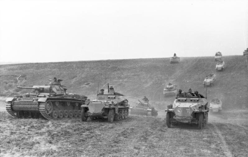 File:Bundesarchiv Bild 101I-218-0504-36, Russland-Süd, Panzer III, Schützenpanzer, 24.Pz.Div..jpg