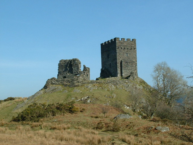 File:Dolwyddelan Castle2.jpg