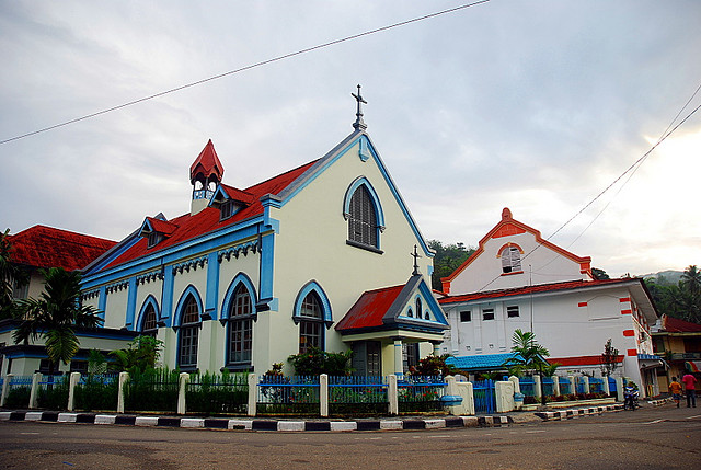 Файл:Catholic church at Sawahlunto.jpg